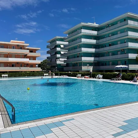 Апартаменты Poolside Bliss - Beahost Бибионе